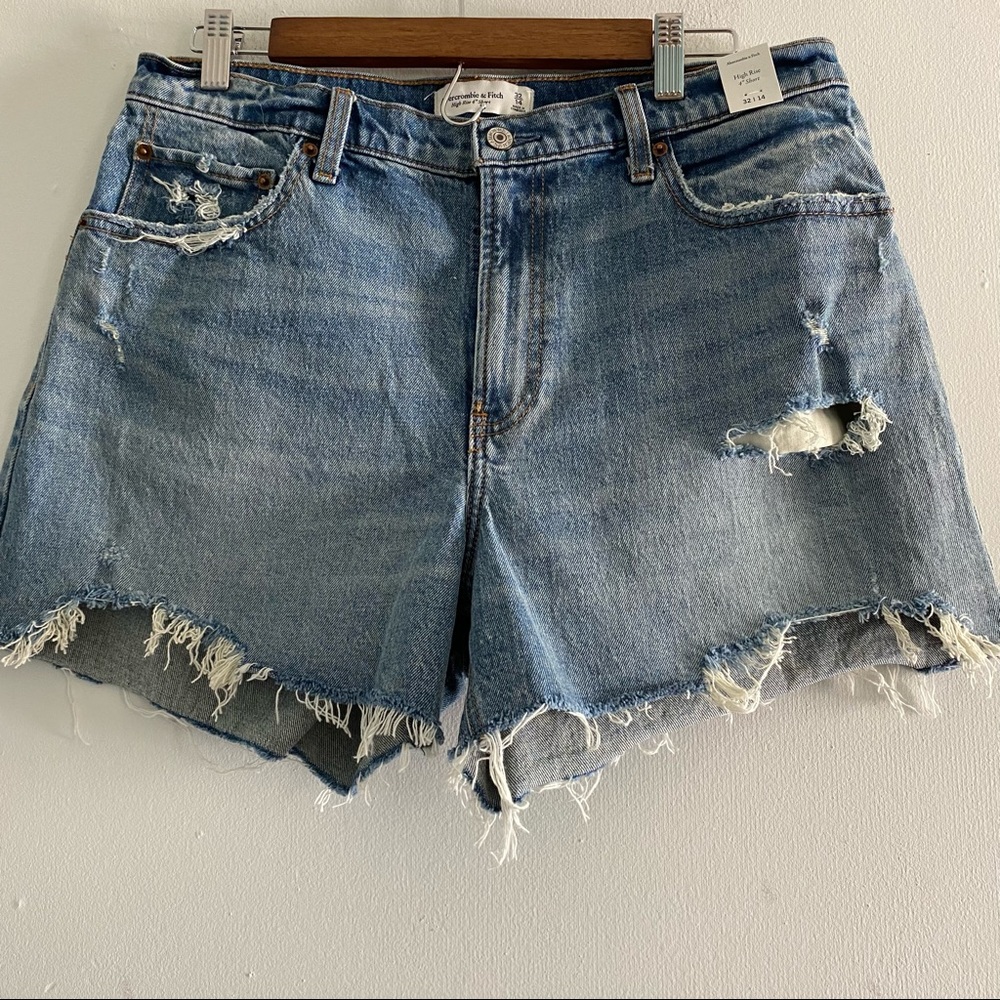 Abercrombie and Fitch High Rise 4 Inch Shorts Medium Ripped Wash Size 32/14 - Picture 2 of 7